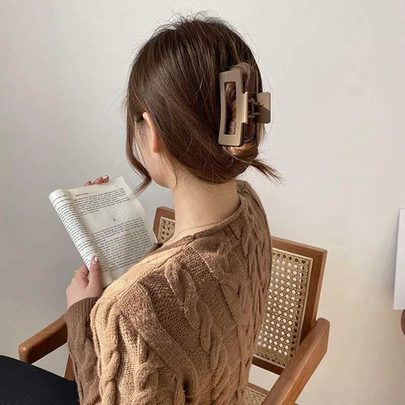 Women Simple Atmospheric Acrylic Hollow Geometric Hair Claw Lady Solid Color Hair Clip Headband Hairpin Fashion Hair Accessories Y250707