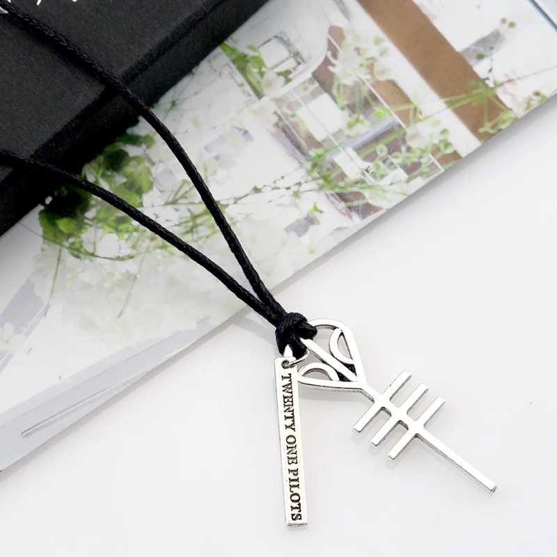 Twenty One Rock Band Necklaces Pendants Cord BFF Friends Skeleton Necklace Punk Men Women Music Hip Hop Jewelry 250704