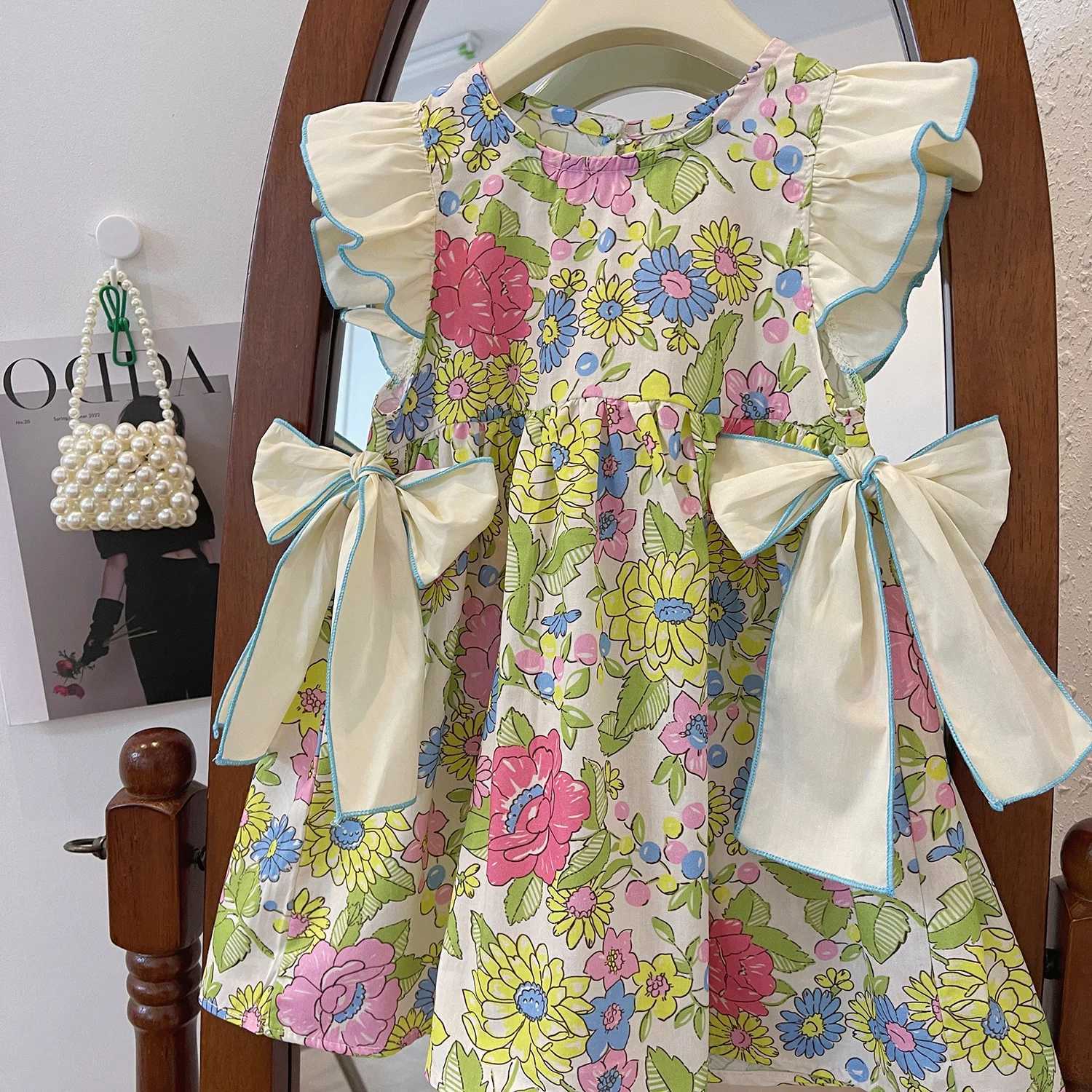 Humor Bear Girls New Little Fresh Retro Print Flying Sleeve Bowtie Beautiful Princess Dress Childrens Casual Outfit R250707