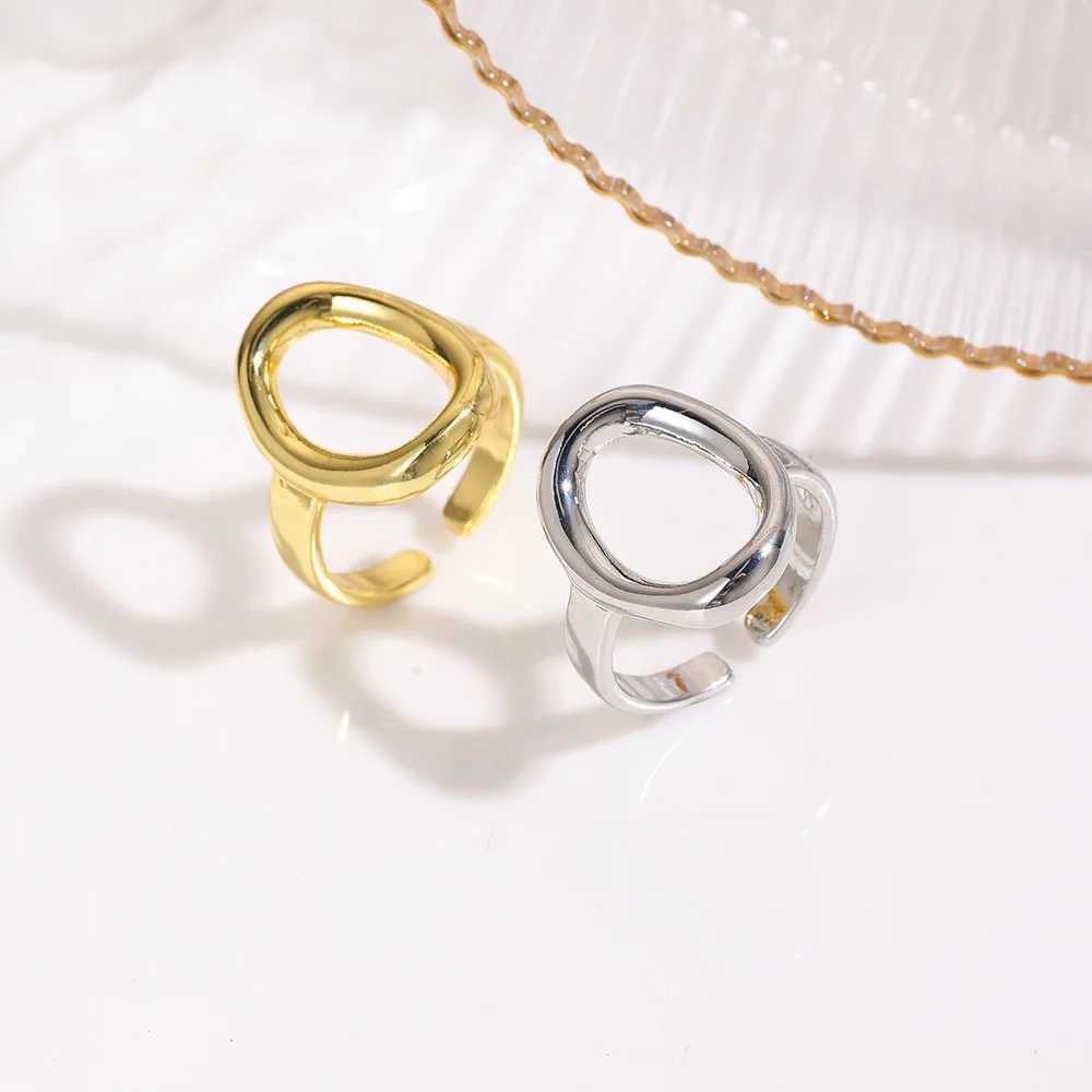 Personalized Fashion Geometric Smooth Oval Open Ring Copper Light Luxury Hollow Simple Adjustable Mens and Womens Ring Jewelry XJ250707