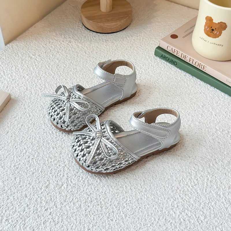 2025 New Summer Style Girls Sandals Girls Bow Toe Soft Sole Baby Weaving and Hollow Fashion Design Versatile R250707