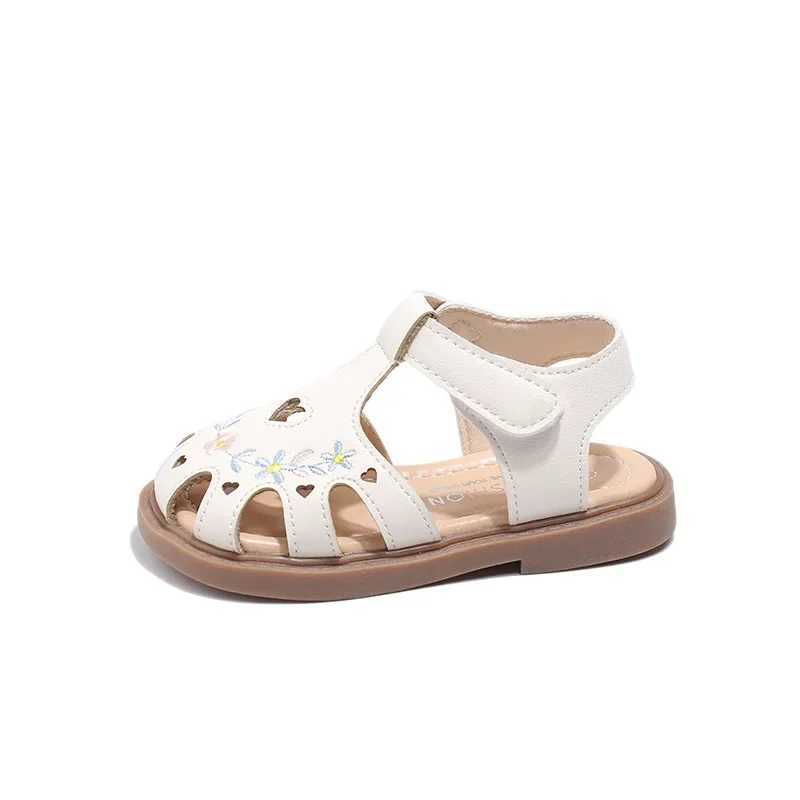 2024 Kid Shoe Girl Soft Soles Casual Shoe Fashionable Princess Shoes New Flower Embroidery Beach Shoes Love-Shape Girl Sandals R250707