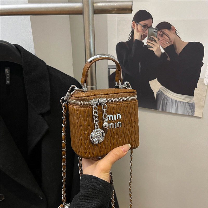 Designer High-End Feel Handheld Pleated Box for Women New Korean Version Niche Fashion Chain Shoulder Crossbody Small Square Light Luxury Women's