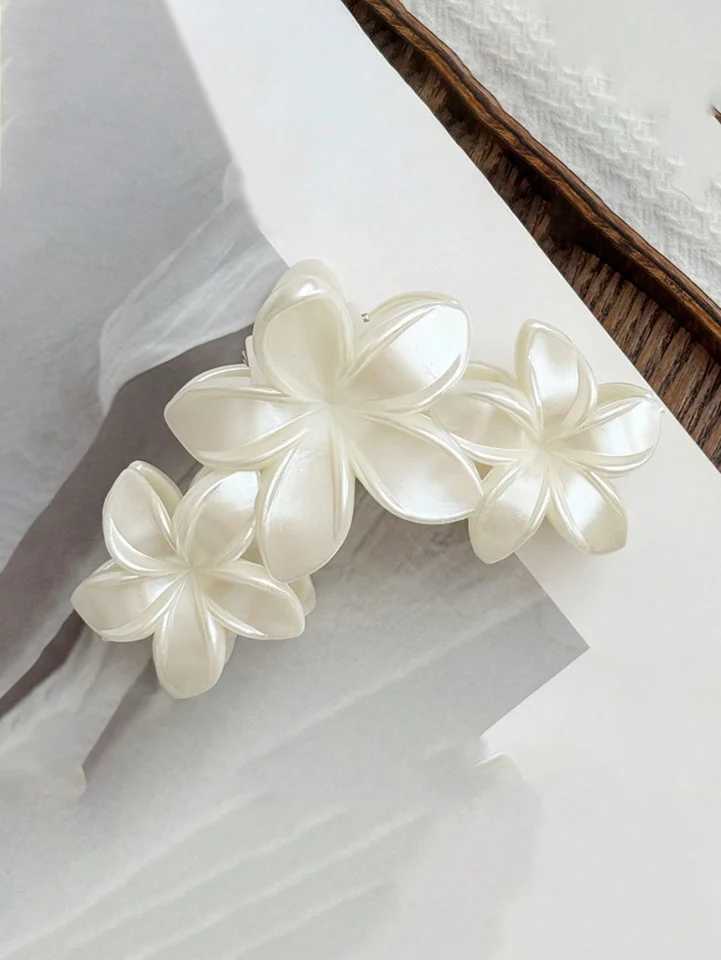 2Pcs Light Sensing Pearl White Double Sided Flower Gripper Womens Minimalist Back of Head Plate Hair Clip Hair Accessories Y250707