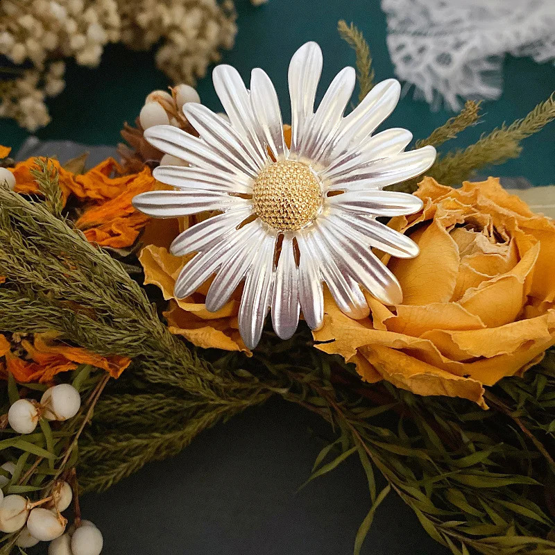 Vintage Mori Daisy Flower Brooch Exquisite Simple Elegant Temperament Pin Corsage 250625