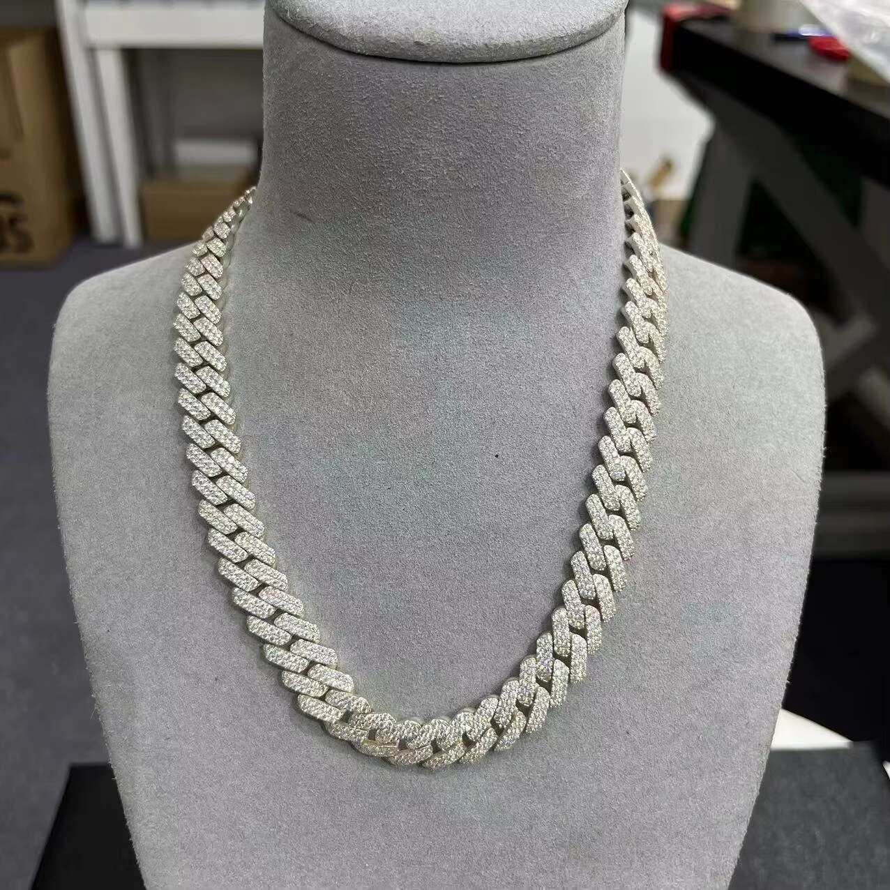 Hot Sale Moissanite Jewelry 925 Silver VVS Moissanite 12mm Cuban Chain Necklace