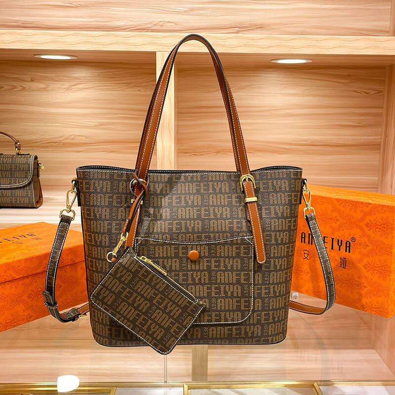 2025 Designer New Women's Luxury Lady Large Capacity Bucket Shoulder Tote Bag