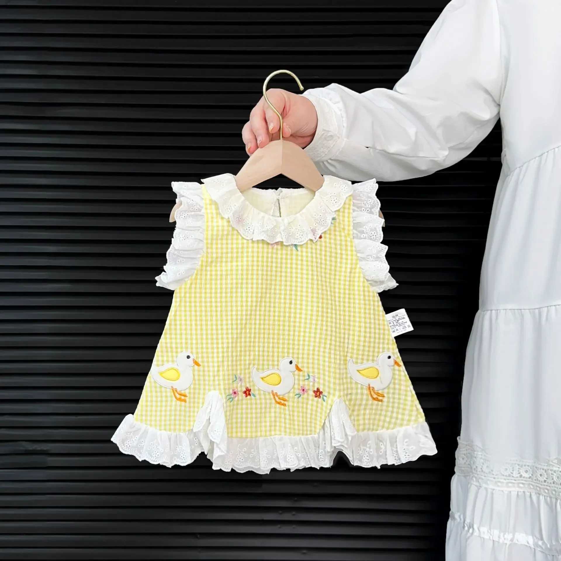 0-24M Baby Girl Summer Romper Dress Cotton Cartoon Duck Embroidery Lace Gingham Princess Sleeveless Sweet Baby Clothing R250707