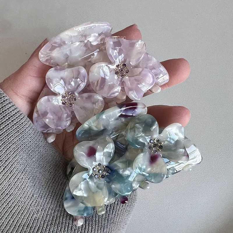 Muweordy Diamond Inlaid Flower Hair Clip Acetate Claw Clip Sweet Crab Hair Clips Hair Accessories for Women Shark Clip 2023 New Y250707