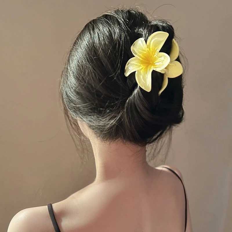 Boho Gradient Large Flower Acrylic Hair Clip for Women Sweet Hair Claws Crab Clamp Barrettes Hawaiian Hair Accessories Y250707