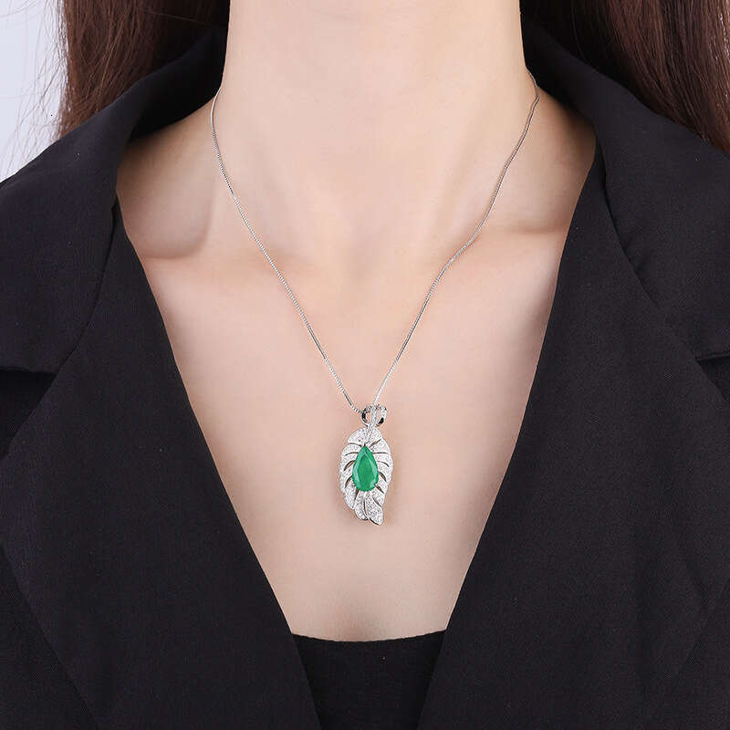 Imitation Emerald Necklace With Paraiba Leaf Pendant Fashion Collarbone Chain For Women F8f