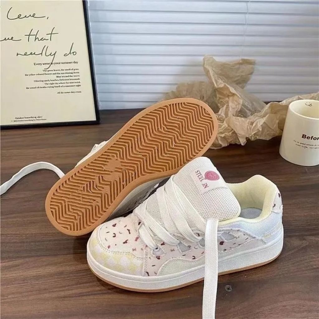 Free shipping designer High appearance niche cranberry bread shoes 2025 spring new versatile casual board shoes white spot