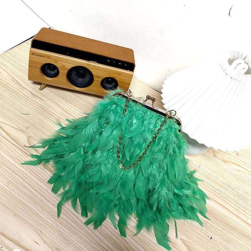 2025 New Feather Purses And Handbags Women Party Evening Clutch Shoulder Pearl Chain Designer Wedding Bag