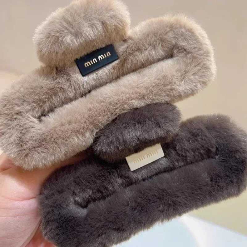 Autumn and winter trend imitation rabbit fur grab clip large square Maillard head shark clip multi-volume hair accessories Z250707