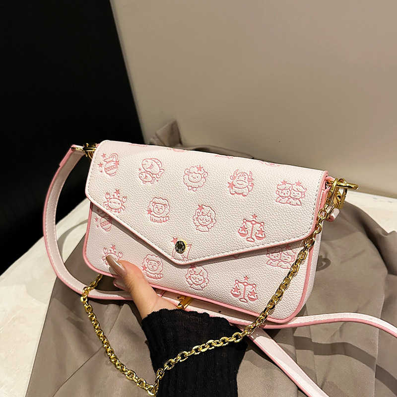 Designer High-End Feel for Women 2025 New Korean Version Cute Simple Envelope Versatile Fashionable Elegant Shoulder Crossbody Light Luxury Women'
