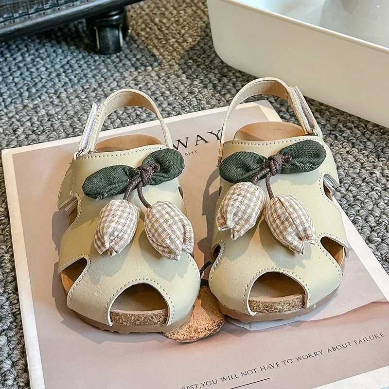 2025 Children Sandals for Girls Summer New Fashion Korean Style Soft Bottom Anti-Slip Versatile Cut-outs Princess Beach Shoes R250707