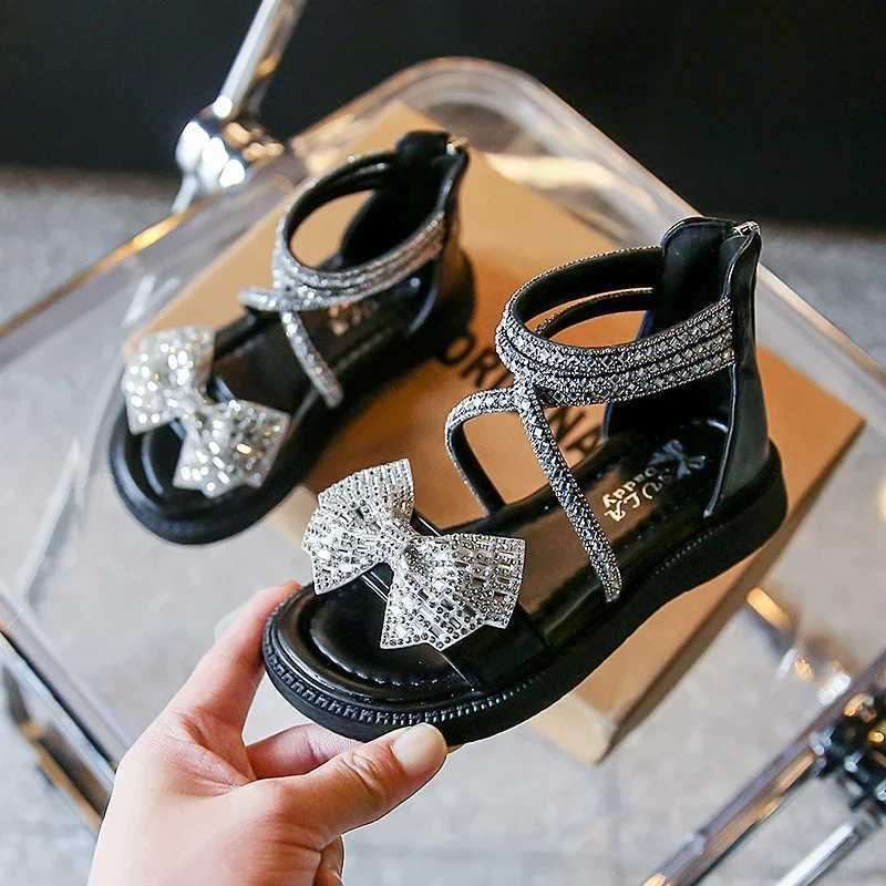 Girls Shiny Cool Rhinestone Bowknot Childrens Sandals 2023 Summer Open-Toe Versatile Kids Fashion Back Zipper Casual Shoes New R250707
