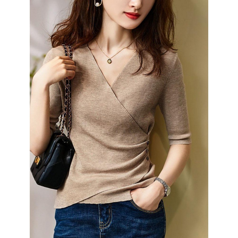 2025 Summer new women's T-shirt with gentle buttons, pleated solid color, women's V-neck slim fit top, fashionable knitting, new designer T-