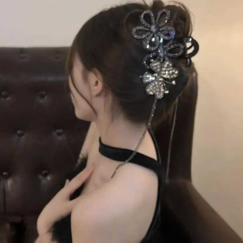Womens Party Hair Accessories Luxury Super Sparkling Sunflower Butterfly Tassel Hair Clip Elegant Shark Hair Claws New Headwear Z250707