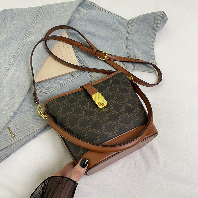 Designer High-End Feel for Women 2025 New Style Elegant Printed Handbag Bucket Fashionable Versatile Commuter Crossbody Light Luxury Women's Bag