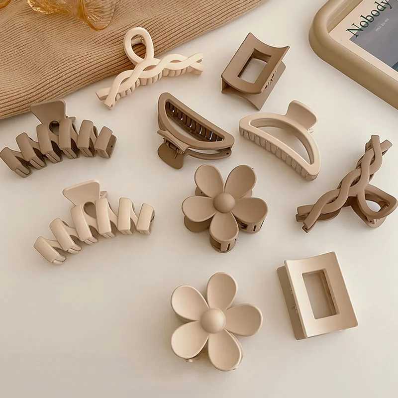 Women Elegant Brown Beige Flower Geometric Hair Claw Lady Temperament Solid Hair Clip Toothed Hairpin Fashion Hair Accessories Z250707