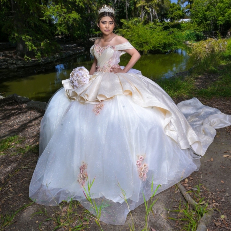 Ivory Shiny Quinceanera Dresses Ball Gown Off The Shoulder Applique Lace Beading Tull Corset Party Birthday Sweet 16 Dress Vestidos De 15 Anos