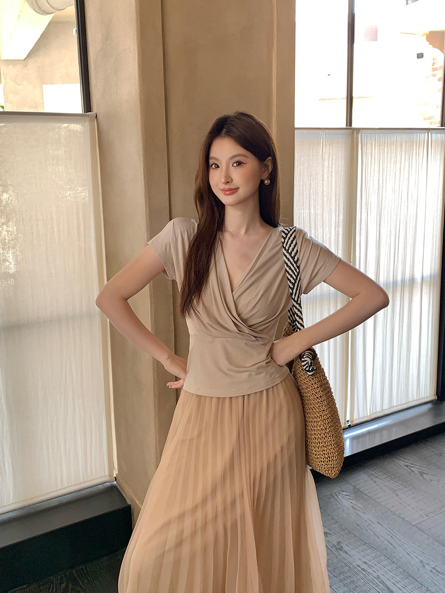 2025 Summer new women's T-shirt Summer new Korean elegant V-neck cross pleated slim fit women's top New fashion designer T-shirt