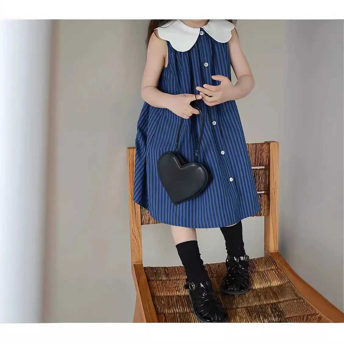 Summer New Childrens Dress Foreign Big Lapel Dark Striped Dress in Small Children Loose Dress Girls Fashionable Dress and Knees R250707