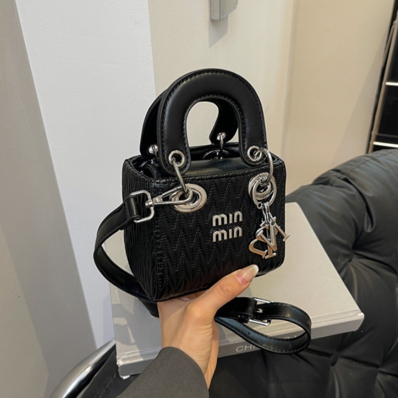 Designer High-End Soft Leather Wrinkled Princess Diana 2025 New Versatile Fashion Elegant Shoulder Handbag Crossbody Small Square Light Luxury Women&#