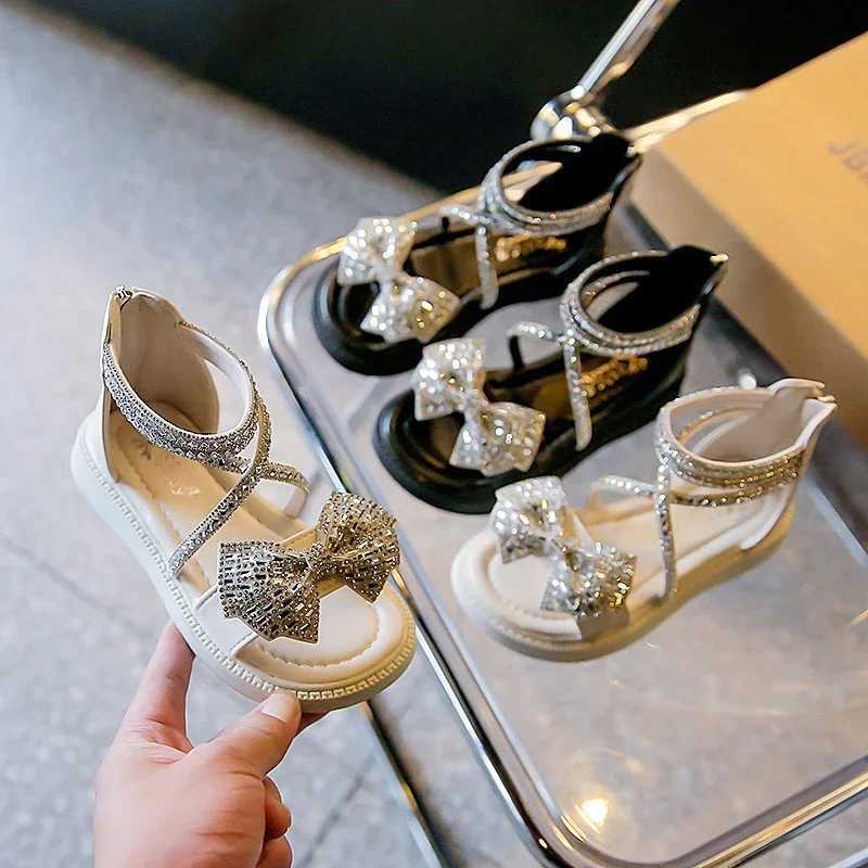 Girls Shiny Cool Rhinestone Bowknot Childrens Sandals 2023 Summer Open-Toe Versatile Kids Fashion Back Zipper Casual Shoes New R250707