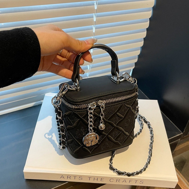 Designer Quilted Chain Handbag Box 2025 Fashion Textured Simple Casual Elegant Crossbody Small Square Light Luxury Women's Bag