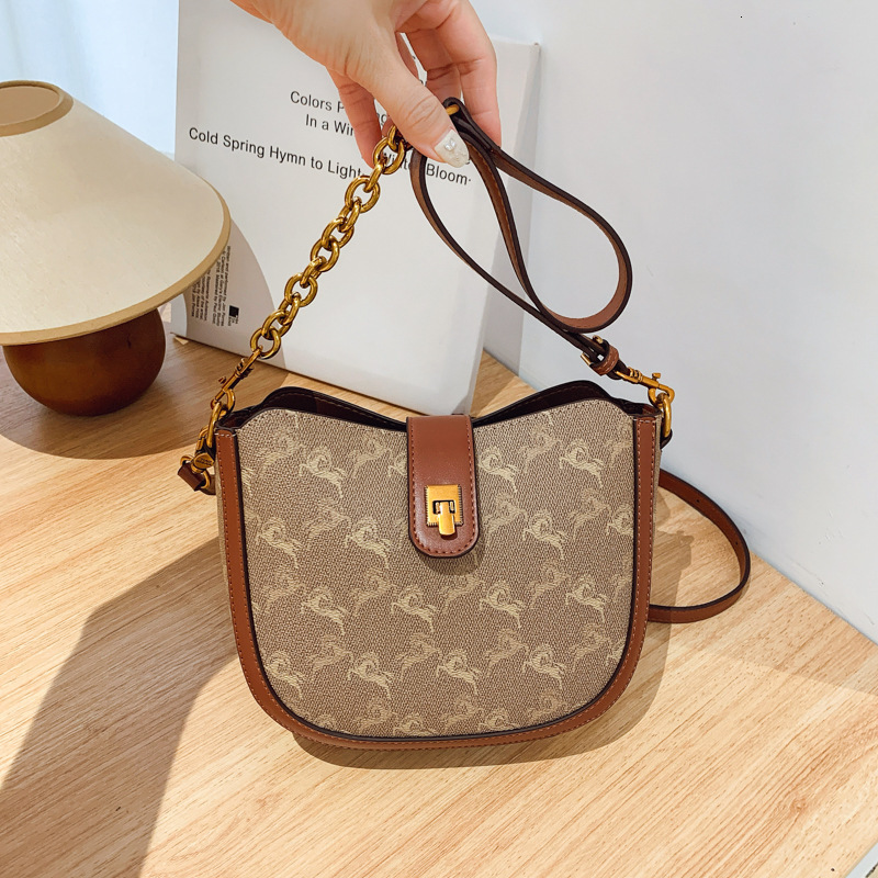 Designer High-End Feel for Women 2025 New Korean Version Chain Bucket Versatile Underarm Single Shoulder Crossbody Light Luxury Women's Bag