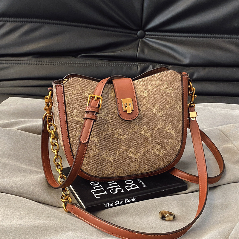 Designer High-End Feel for Women 2025 New Korean Version Chain Bucket Versatile Underarm Single Shoulder Crossbody Light Luxury Women's Bag
