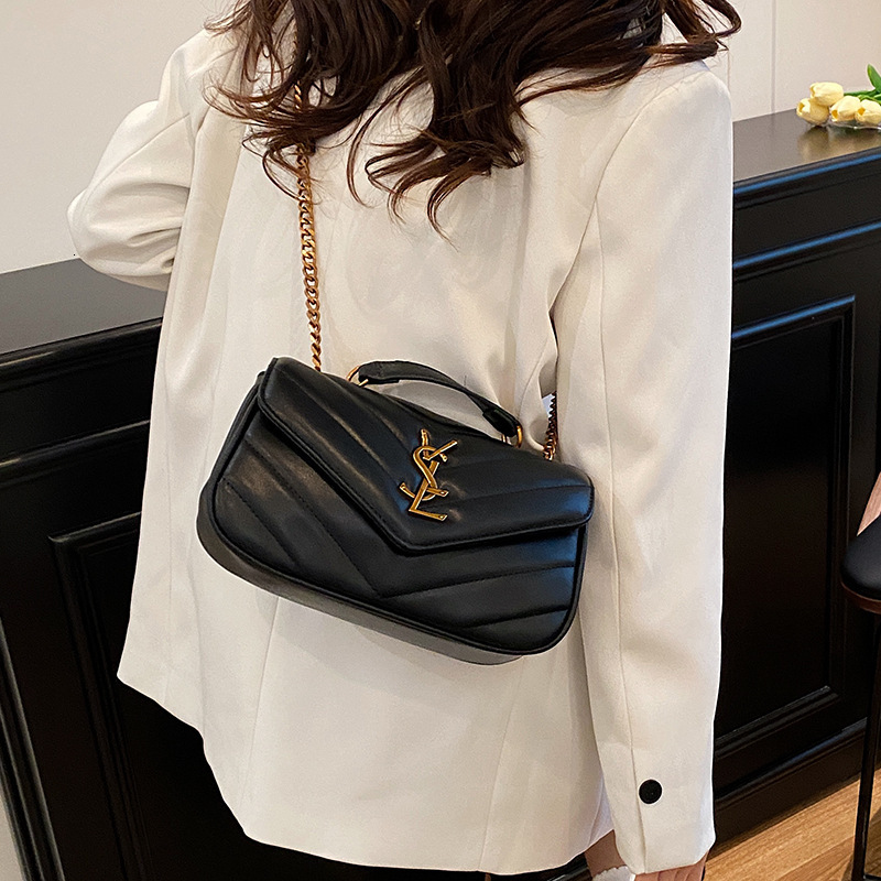 Designer 2025 New Korean Style High-end Embroidery Quilted Fashion Envelope Cloud Chain Shoulder Crossbody Light Luxury Women's Bag