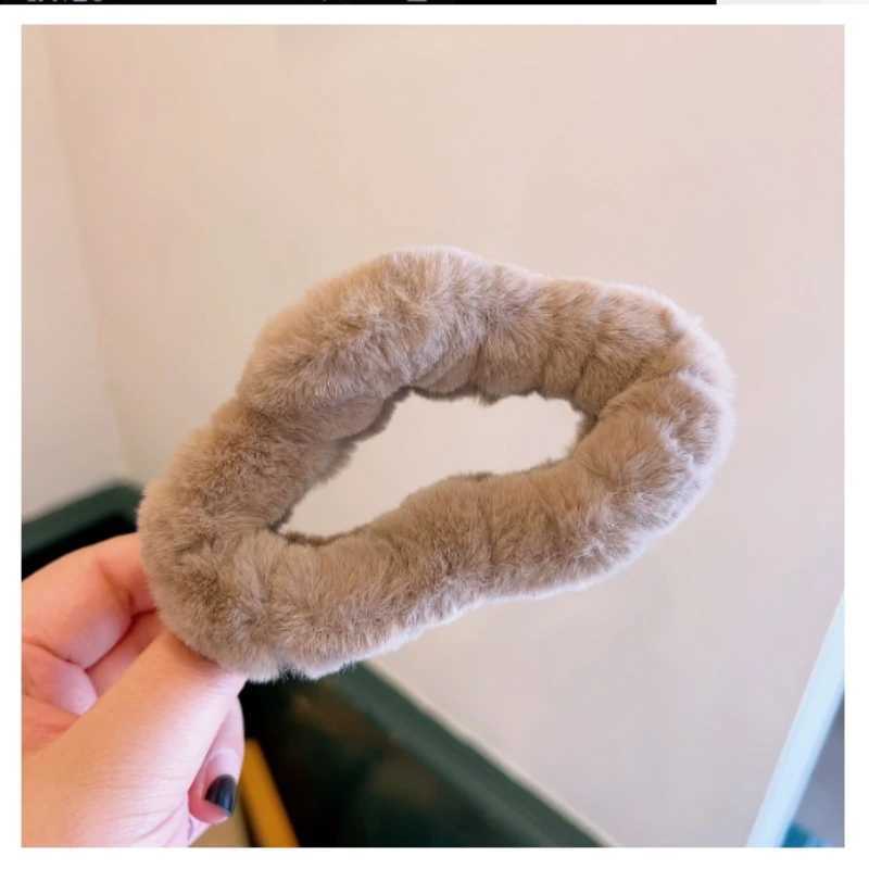 Autumn and winter trend imitation rabbit fur grab clip large square Maillard head shark clip multi-volume hair accessories Z250707