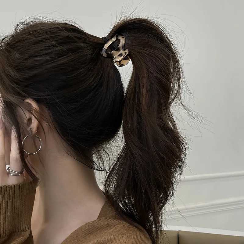 2022 New Women Hair Claw Small 4.5cm Acetate Hair Clips Elegant Colorful Hollow Out Claw Clip Girls Hair Accessories Hairpin Y250707