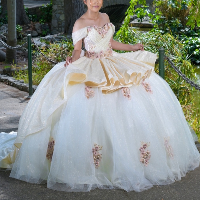 Ivory Shiny Quinceanera Dresses Ball Gown Off The Shoulder Applique Lace Beading Tull Corset Party Birthday Sweet 16 Dress Vestidos De 15 Anos