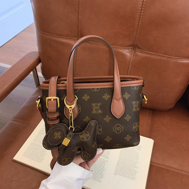 Designer High-End Handheld Basket for Women 2025 New Printed Bucket Shoulder Crossbody Light Luxury Women's Bag