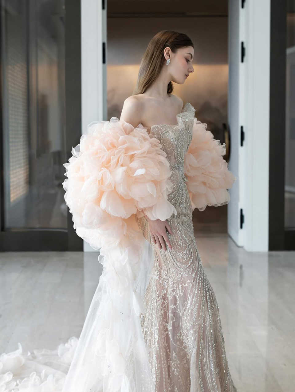 Gorgeous Strapless Customized Evening Dresses Elegant Sequined Lace Prom Dress Floor Length Party Gown with Ruffle Train
