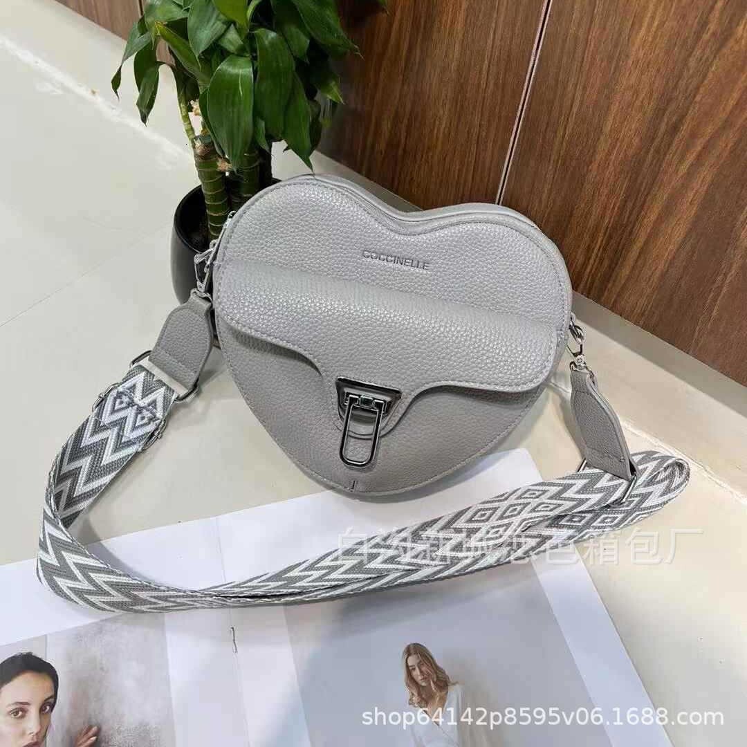 Designer Coccinelle2025 New Heart Shoulder Solid Color Lychee Pattern Underarm Valentine's Day Crossbody Light Luxury Women's Bag