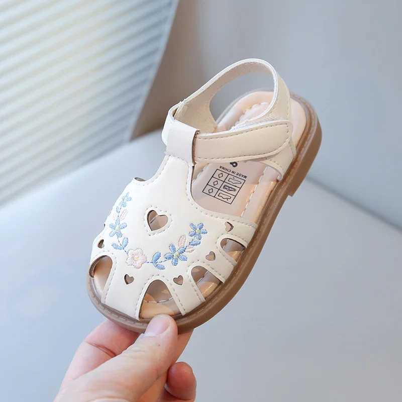 2025 Summer Baby Boy Girls Sandals New Embroidered Princess Soft Bottom PU Insole Outdoor New Flower Embroidery Beach Shoes R250707