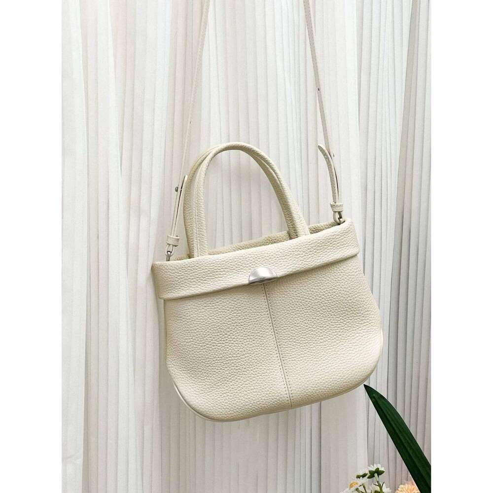 Bags Designer New Women's Chest Bounce Trendy Large Capacity Soft Leather Bag Small Lightweight Versatile And Fashionable