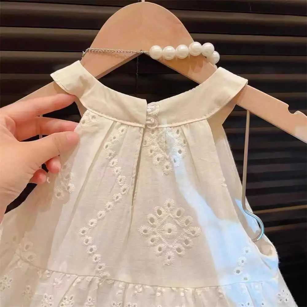 2025 Summer Bear Leader Cut-out Design Girls Dress Little Girl Fashion Sling White Holiday Medium Length Vest Dress Girls Dress R250707