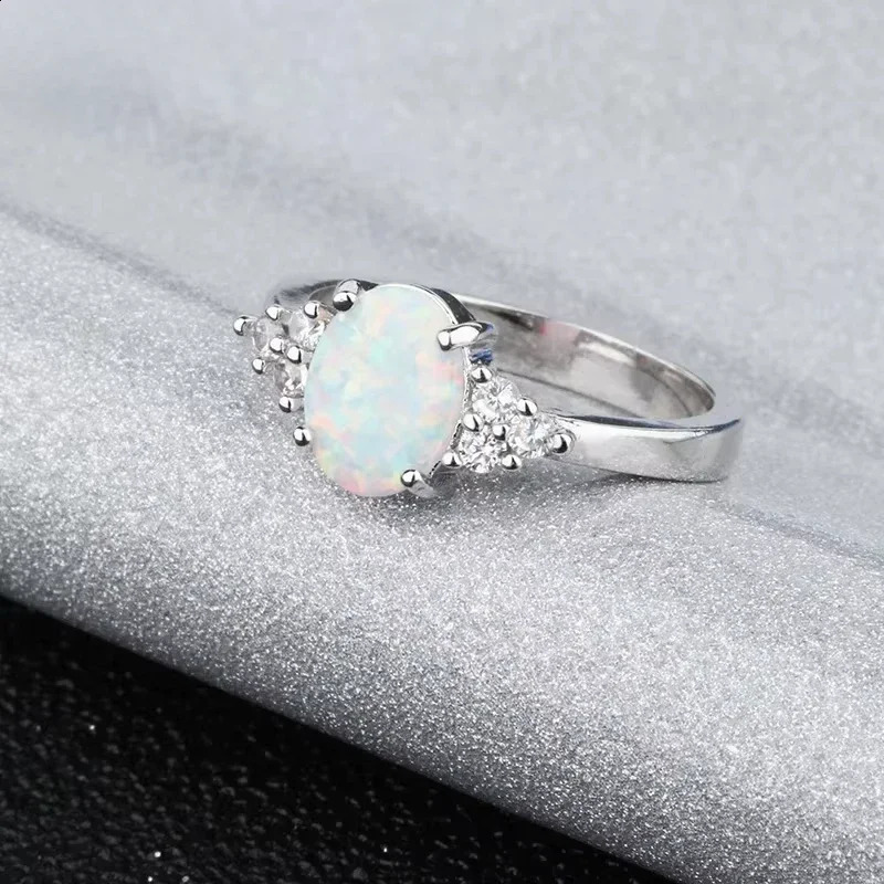 1 PC Cute Female White Opal Stone Ring Classic Silver Color Engagement Jewelry Crystal Oval Wedding Rings for Women 250624