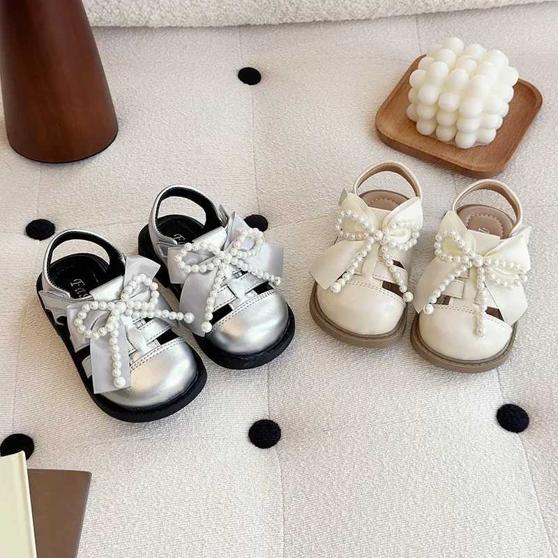2025 Children Sandals for Girls Summer New Fashion Korean Style Soft Bottom Anti-slippery Princess Beading Cut-outs Beach Shoes R250707