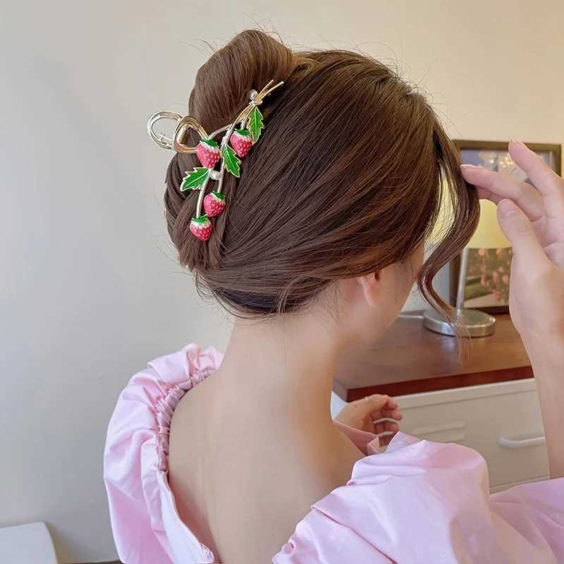 Fashion Strawberry Hair Claw for Women Girls Clamps Hair Crab Metal Ponytail Large Hair Clip Claw Accessories Headwear Tiara Y250707