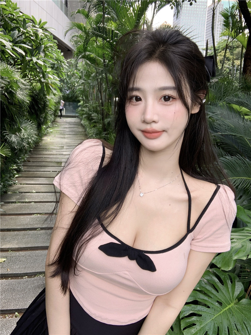 2025 Summer New Women's T-shirt Pure Desire Bow U Neck Sexy Women's Summer Hot Girl Short sleeved Top Low cut Tight T-shirt New Designer T-s