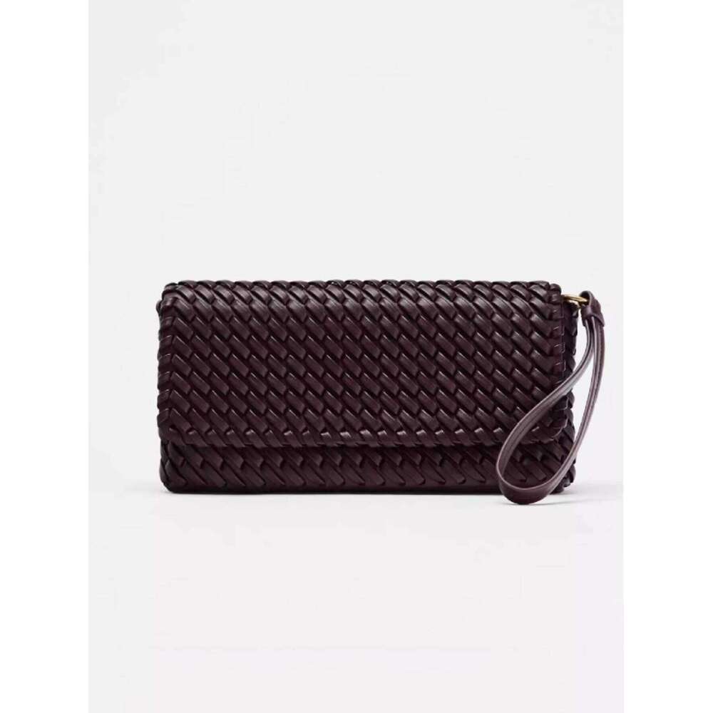 Woven Exude A Sense Of Sophistication. Single-Shoulder Crossbody Flip Bags Are Simple And Versatile