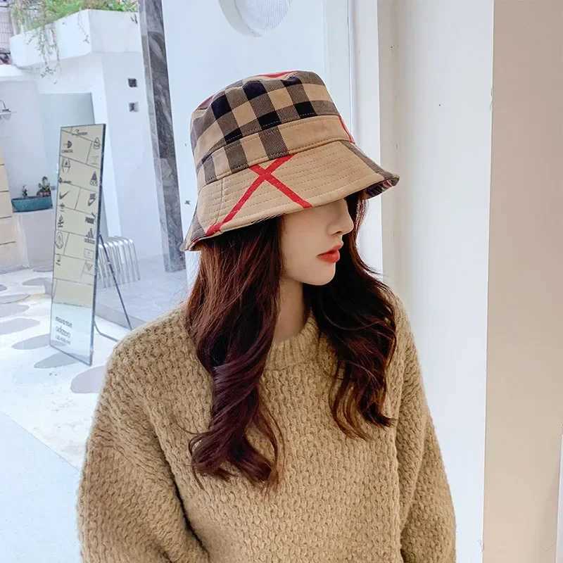 Women Bucket Hats Fishermans Hat Foldable Plaid Pattern Sun Hats Japanese Casual Winter Warm Fashion Tie-Dye Caps Y250707