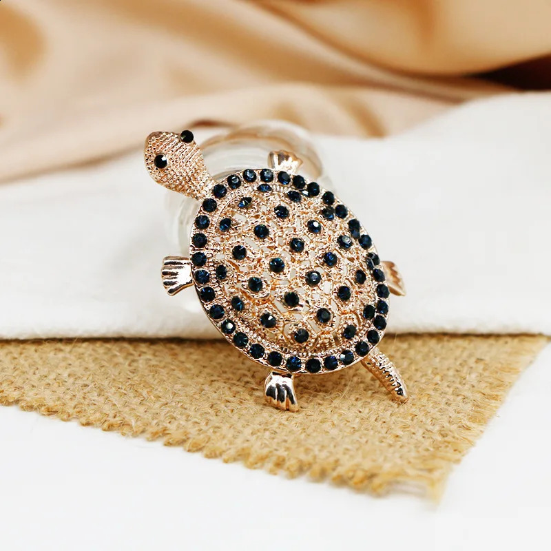 Delicate Crystal Hollow Turtle Brooches for Women Exquisite Shiny Tortoise Pins Party Sea Animal Jewelry Gifts 250625